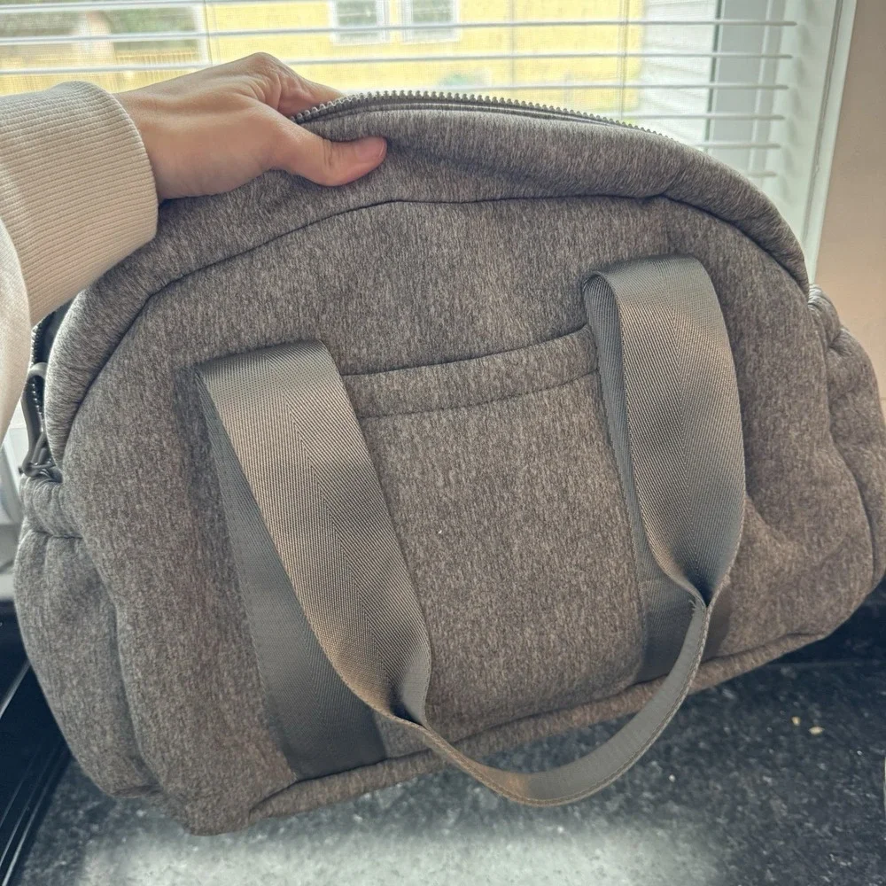 Danskin Rowan Neoprene Grey Gym Duffel Bag Shoulder Strap Pockets‎ Active